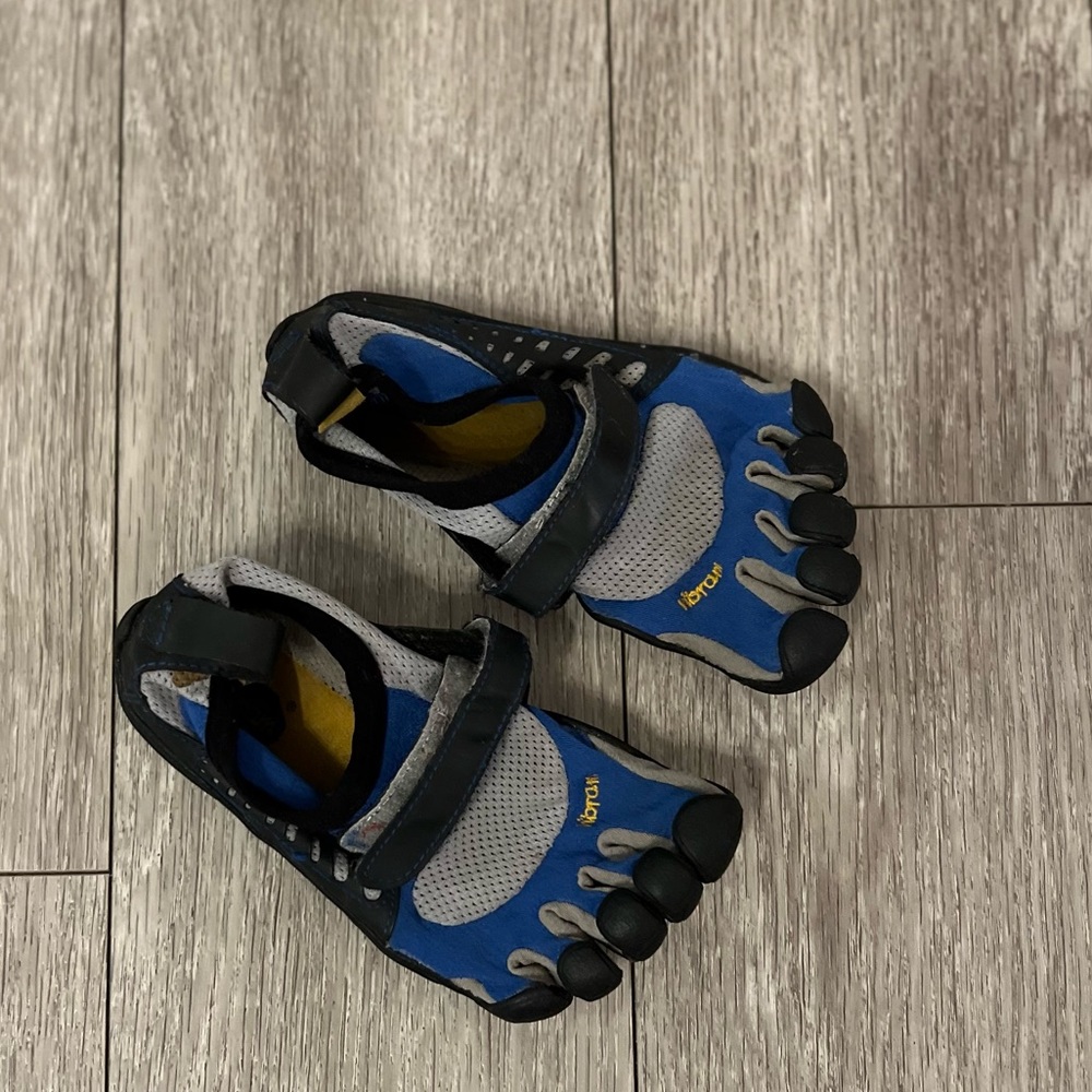 Kids vibram sole Toe shoes